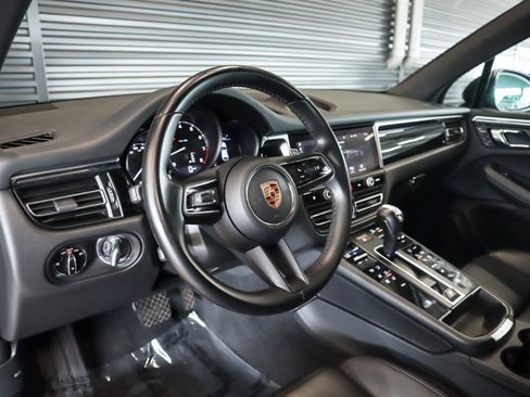 Certified 2024 Porsche Macan AWD/4WD image 4