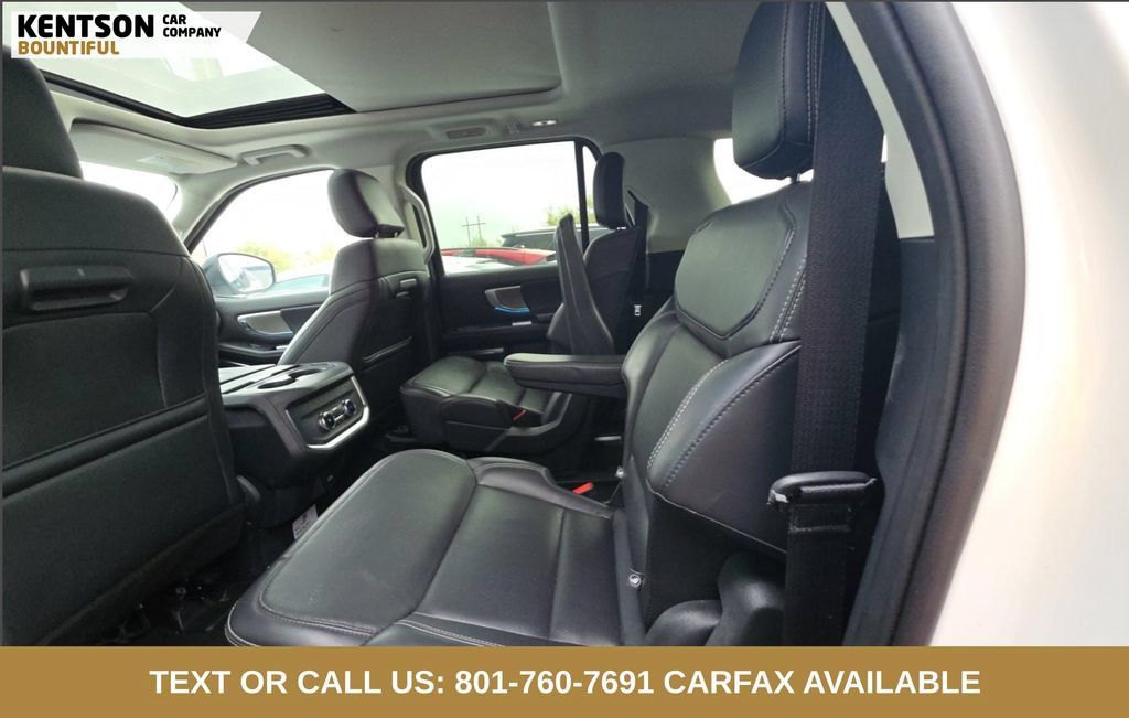 Used 2025 Ford Expedition Max Platinum AWD/4WD image 6