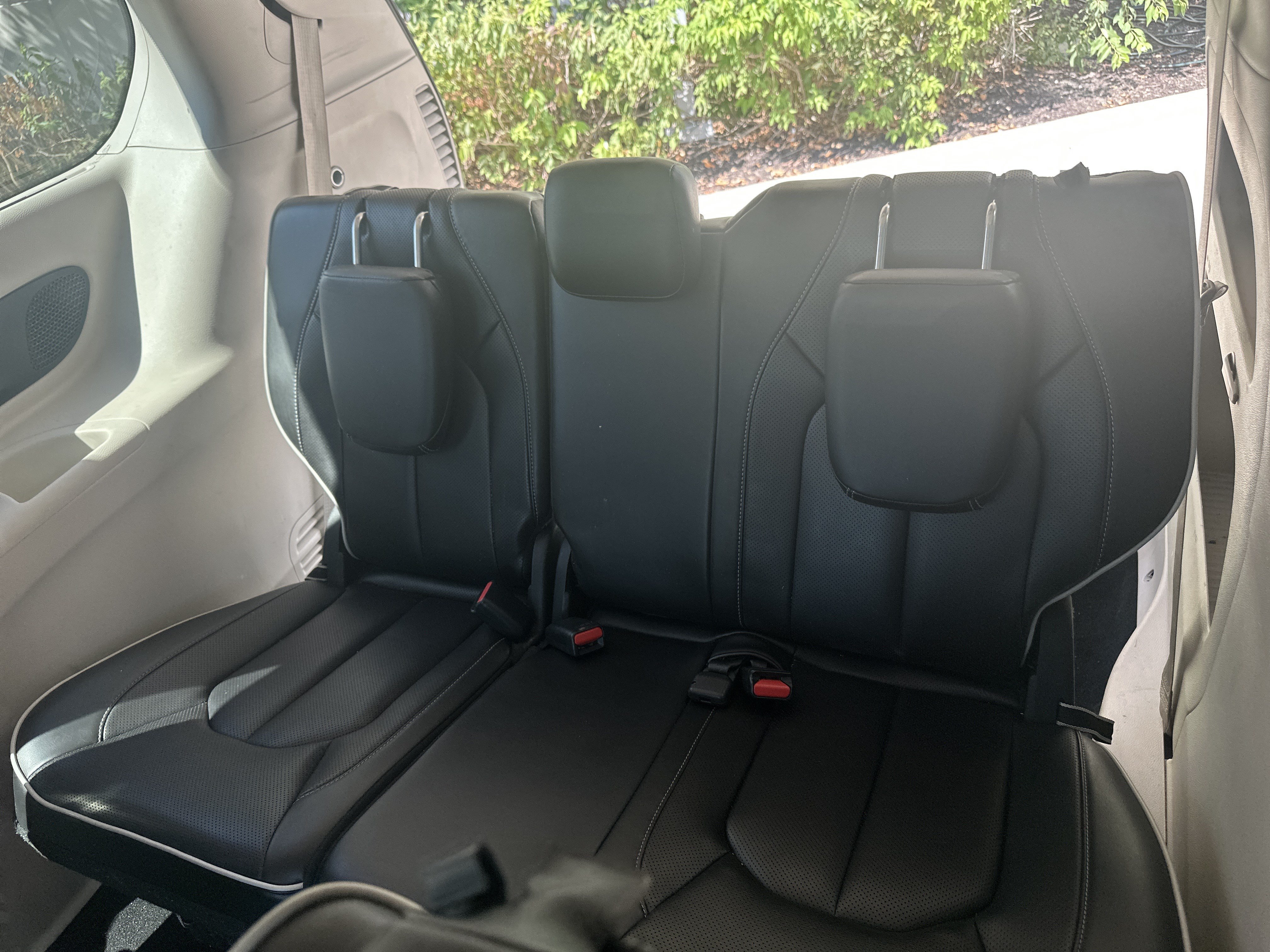Used 2023 Chrysler Pacifica Limited FWD image 30