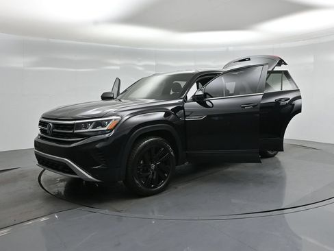 Used 2023 Volkswagen Atlas Cross Sport SE w/ Black Wheel Package AWD/4WD image 30