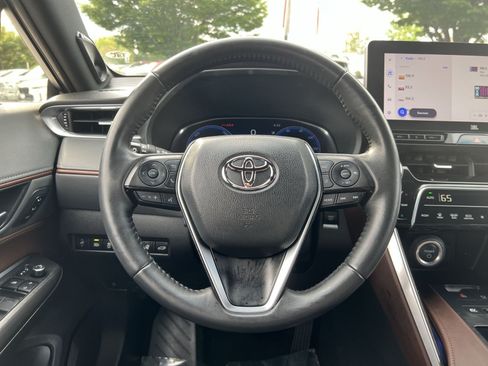 Used 2023 Toyota Venza Limited AWD/4WD image 16