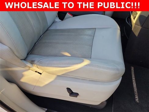 Used 2010 Chrysler Town & Country Touring image 18