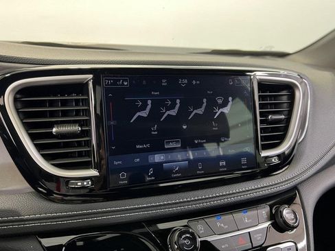 New 2026 Chrysler Pacifica Select image 40