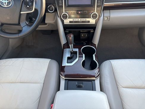 Used 2012 Toyota Camry image 21