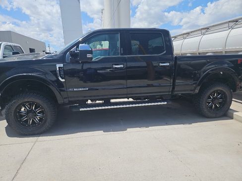 Used 2018 Ford F250 XLT w/ XLT Premium Package AWD/4WD image 2