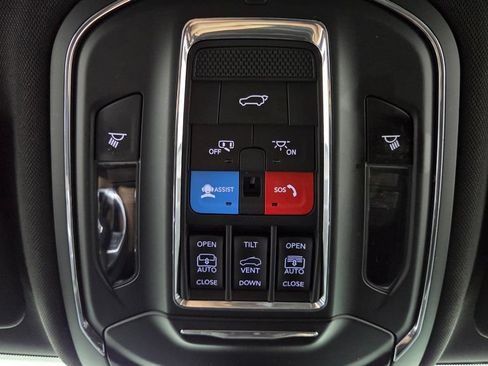 Used 2024 Jeep Grand Cherokee Limited w/ Black Appearance Package AWD/4WD image 27