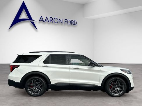 Used 2025 Ford Explorer ST image 6