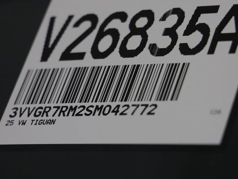 Certified 2025 Volkswagen Tiguan SE R-Line AWD/4WD image 24