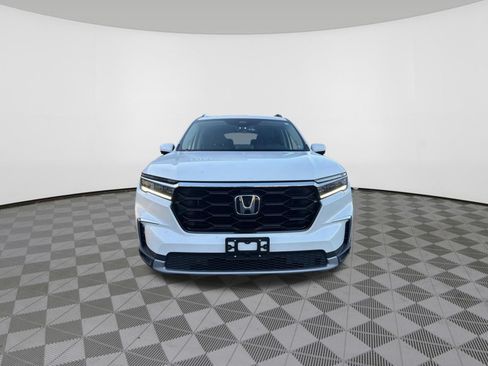 Used 2025 Honda Pilot Touring image 2