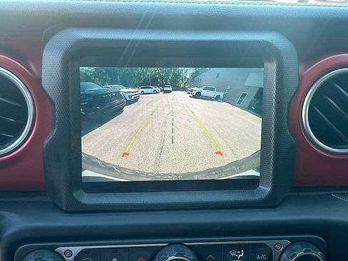 Used 2023 Jeep Wrangler Unlimited Rubicon w/ Cold Weather Group AWD/4WD image 14