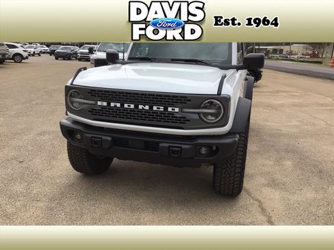 New 2025 Ford Bronco Badlands w/ Sasquatch Package AWD/4WD image 4