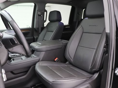 Used 2024 GMC Sierra 2500 Denali image 18