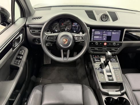 Certified 2025 Porsche Macan image 25