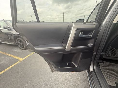 Used 2022 Toyota 4Runner Limited AWD/4WD image 18