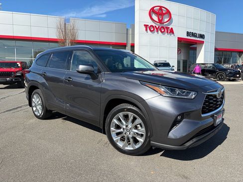 Used 2020 Toyota Highlander Limited image 1