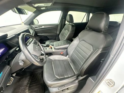 Used 2025 Volkswagen Atlas Cross Sport SEL R-Line AWD/4WD image 14