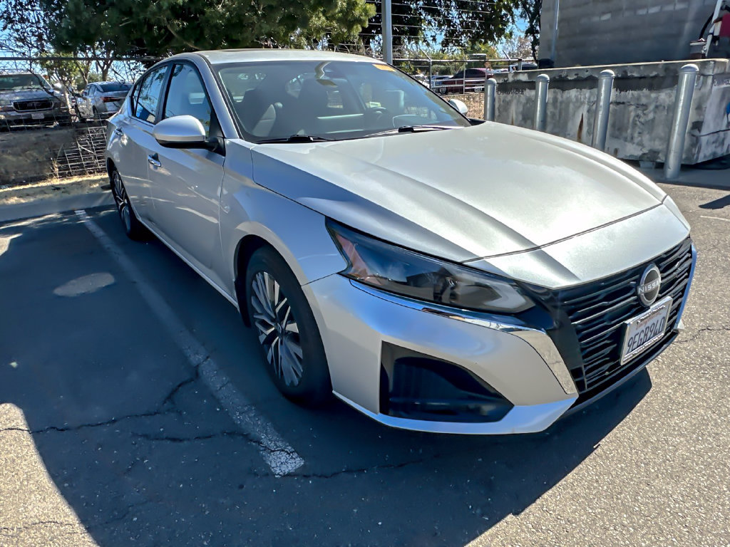 Used 2023 Nissan Altima 2.5 SV w/ SV Premium Package FWD image 1