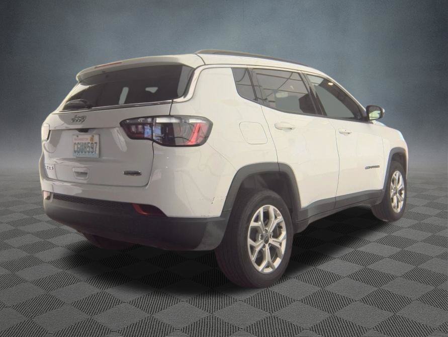 Used 2025 Jeep Compass Latitude w/ Sun & Sound Group AWD/4WD image 4