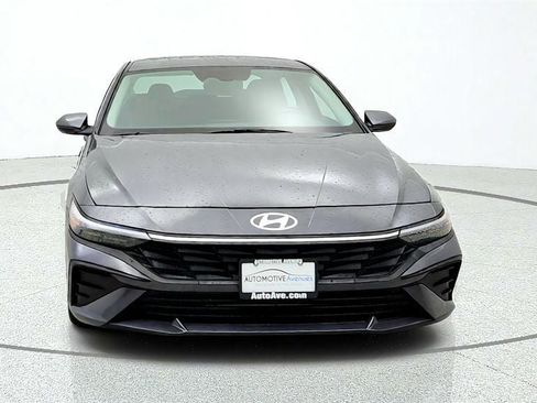 Used 2025 Hyundai Elantra SE FWD image 2