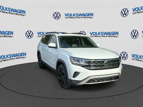 Used 2021 Volkswagen Atlas SE w/ Panoramic Sunroof Package FWD image 2