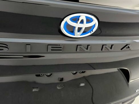 Certified 2024 Toyota Sienna XLE FWD image 13