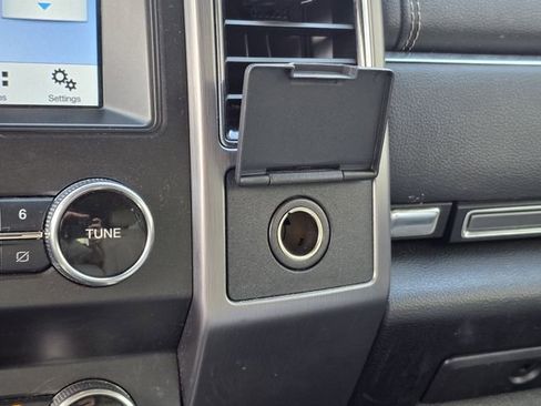 Used 2019 Ford Expedition Platinum image 13