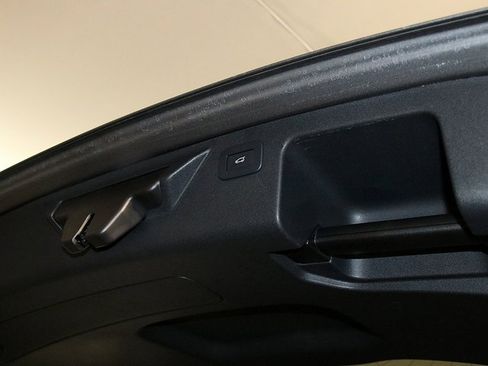 Used 2023 Land Rover Discovery Sport SE image 30