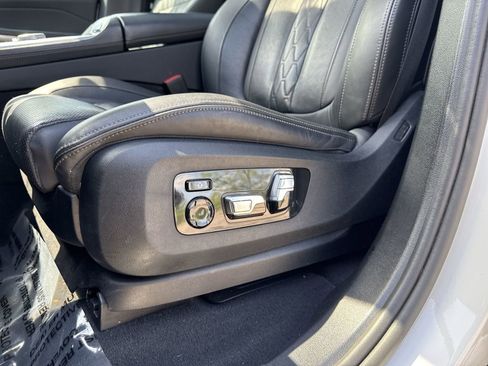 Used 2025 BMW X5 xDrive50e AWD/4WD image 26
