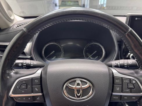 Used 2021 Toyota Highlander Platinum AWD/4WD image 16