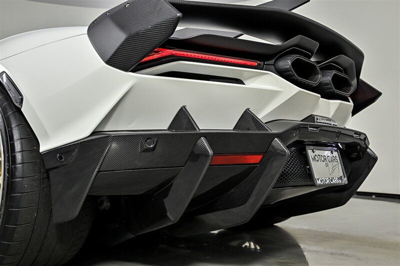 Used 2024 Lamborghini Revuelto AWD/4WD image 33
