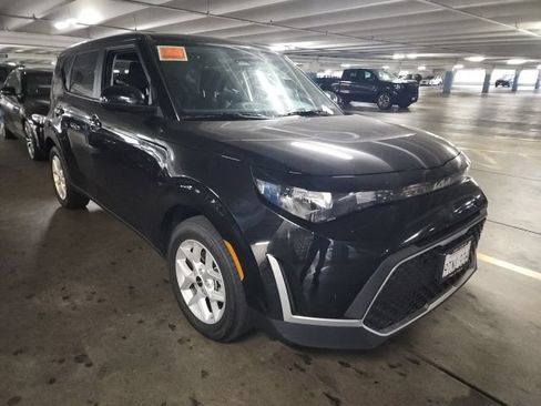 Used 2025 Kia Soul LX w/ LX Technology Package FWD image 1