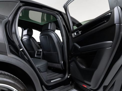 Used 2021 Porsche Cayenne Coupe image 34