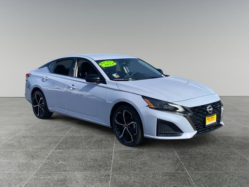 Used 2024 Nissan Altima 2.5 SR AWD/4WD image 7