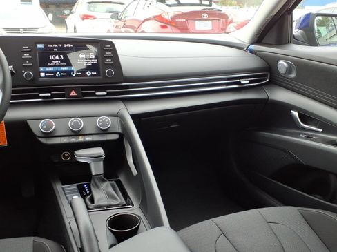 New 2026 Hyundai Elantra SE image 9