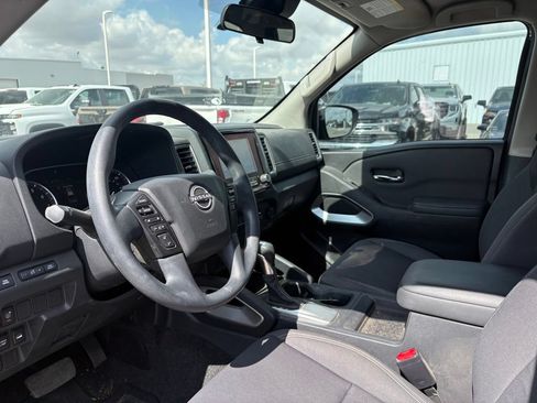 Used 2022 Nissan Frontier SV w/ Technology Package AWD/4WD image 12