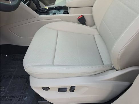 Used 2023 Volkswagen Atlas SE w/ Panoramic Sunroof Package FWD image 17