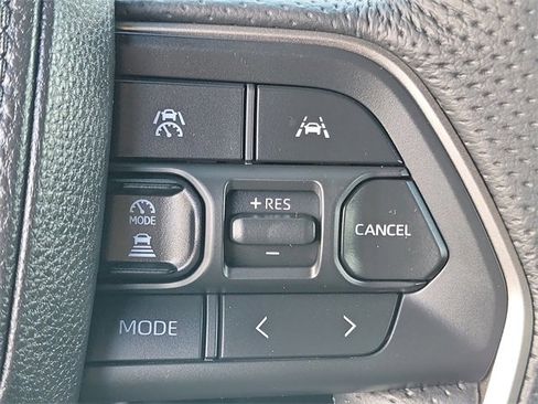 Used 2025 Toyota Tacoma TRD Sport image 9