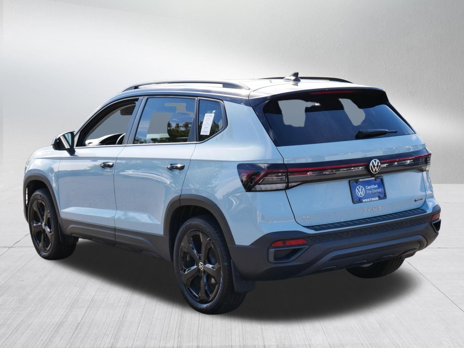 Certified 2025 Volkswagen Taos SE AWD/4WD image 5