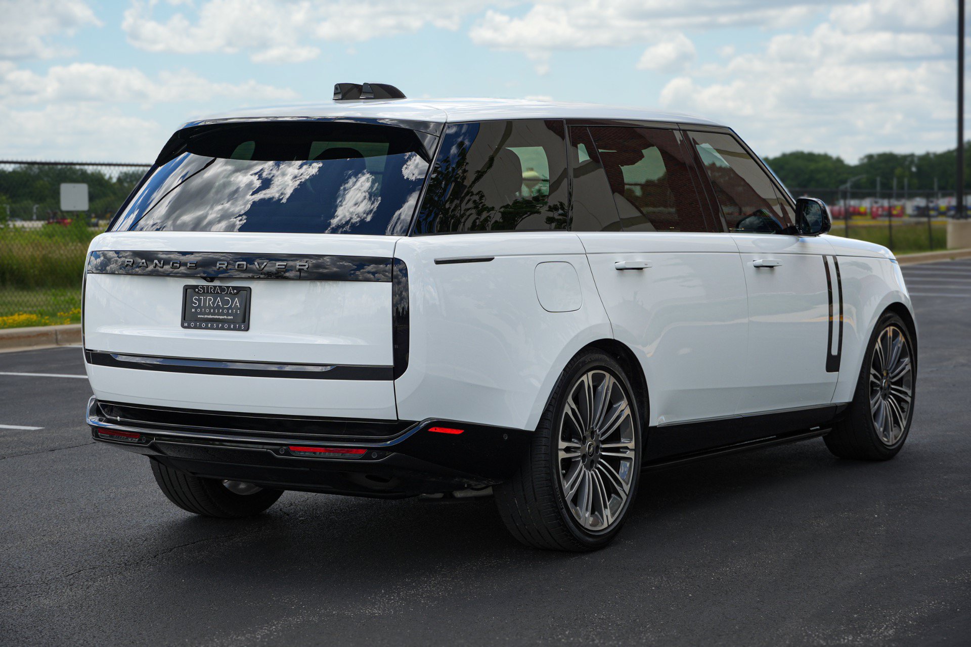 Used 2024 Land Rover Range Rover Long Wheelbase SE AWD/4WD image 6