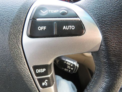 Used 2012 Toyota Highlander Limited w/ Tow Pkg image 12