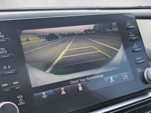 Used 2018 Honda Accord Touring image 14