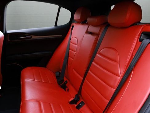 Used 2023 Alfa Romeo Stelvio Veloce image 13