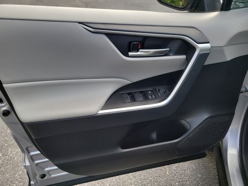Used 2023 Toyota RAV4 XLE w/ Convenience Package FWD image 18