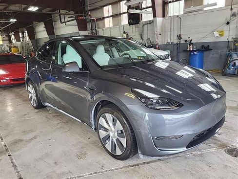 Used 2023 Tesla Model Y Long Range AWD/4WD image 4