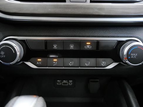Used 2025 Nissan Altima 2.5 SV FWD image 18
