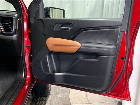 Used 2025 GMC Canyon AT4 w/ Nightfall Edition image 12