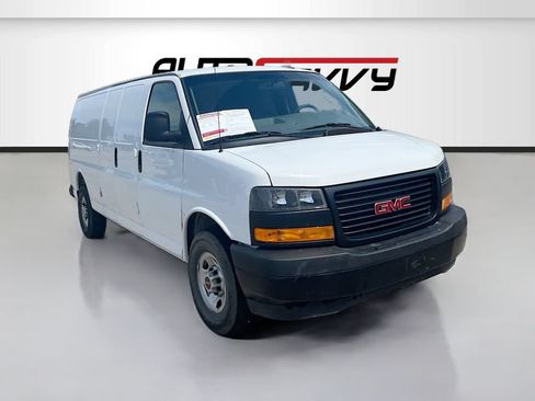 Used 2025 GMC Savana 3500 Extended RWD image 1
