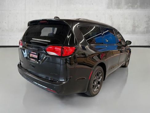 Used 2019 Chrysler Pacifica Limited w/ Advanced Safetytec Group image 5