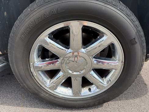Used 2013 GMC Yukon Denali AWD/4WD image 21