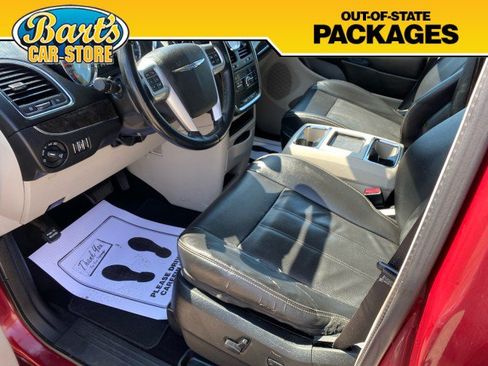 Used 2013 Chrysler Town & Country Touring FWD image 26